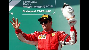 Charles Leclerc e Kimi Raikonnen trocam de equipa