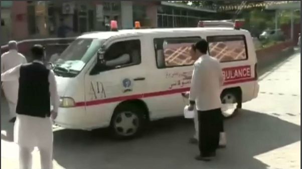 Afghanistan, 32 morti in attacco suicida Afghanistan, 32 morti in attacco suicida