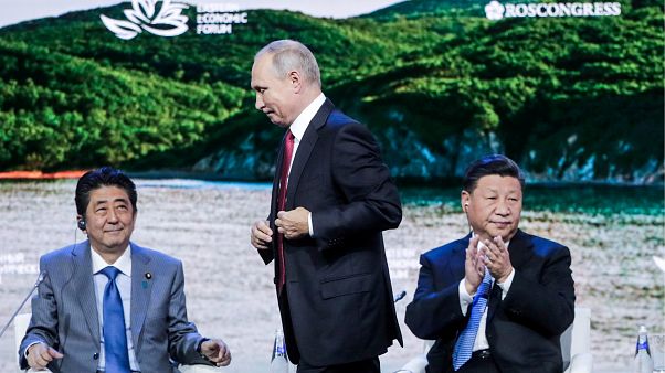Путин - Абэ: "Мирный договор с Японией без предварительных условий" Путин - Абэ: "Мирный договор с Японией без предварительных условий"