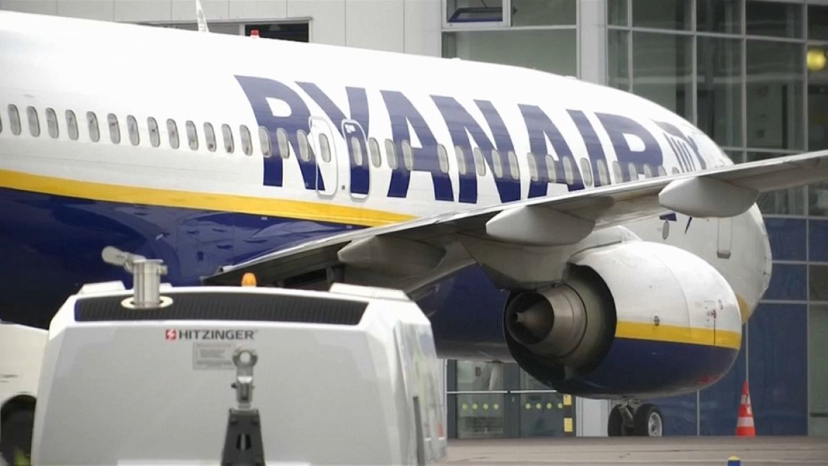 Ryanair, 150 voli cancellati per sciopero