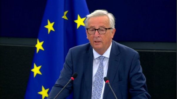 Juncker quiere reforzar al euro frente al dólar Juncker quiere reforzar al euro frente al dólar
