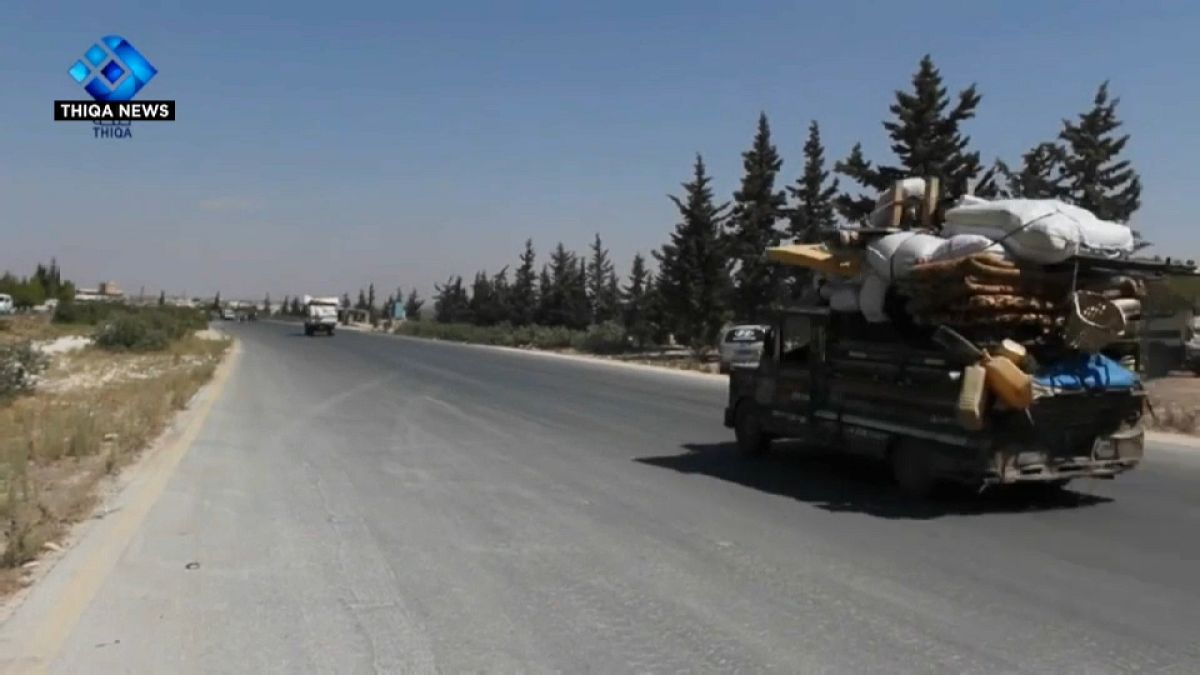 مدنيو إدلب يفرون إلى الحدود التركية وأزمة إنسانية مستمرة