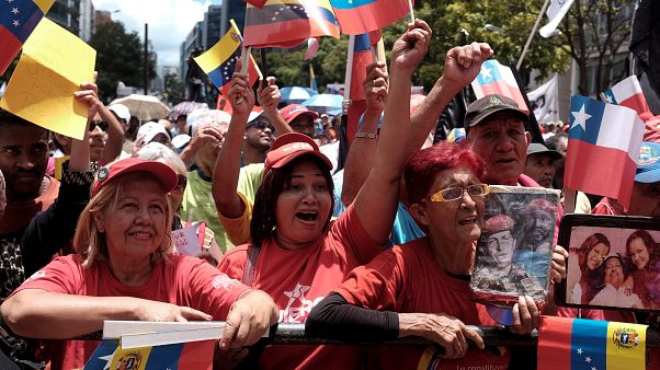 Venezuelanos nas ruas em apoio a Nicolás Maduro Venezuelanos nas ruas em apoio a Nicolás Maduro