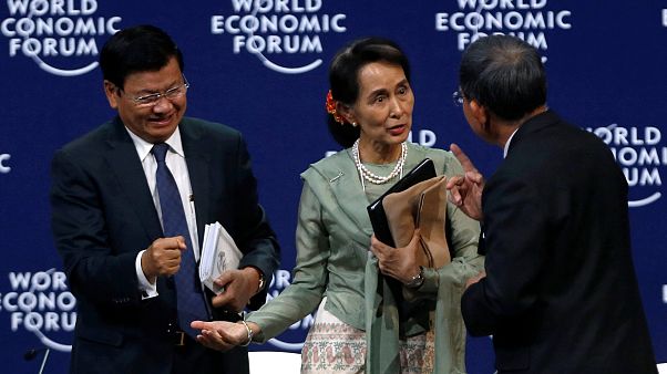 Aung San Suu Kyi difende la condanna emessa contro due giornalisti Aung San Suu Kyi difende la condanna emessa contro due giornalisti