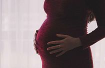 ما هي الدول الأوروبية التي تتيح إمكانية تأجير الأرحام؟