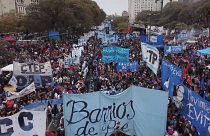 Argentinos protestam contra austeridade