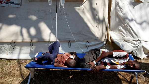 A epidemia de cólera alastra no Zimbabué A epidemia de cólera alastra no Zimbabué