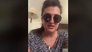 أخيرا.. اللبنانية منى المذبوح تغادر مصر بعد سجنها بسبب فيديو على فيسبوك