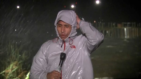 Reporter berichtet live vom Hurrikan "Florence" Reporter berichtet live vom Hurrikan "Florence"