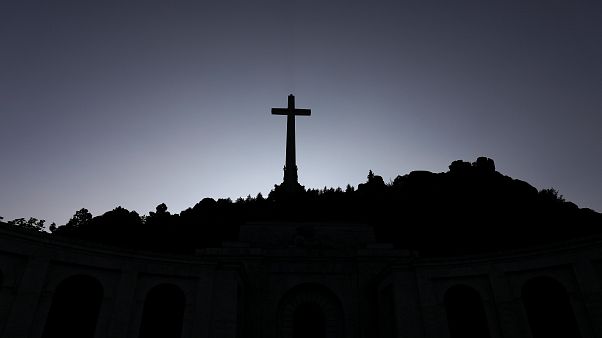 Diktatör Franco'nun kaldırılmasına karar verilen Madrid'deki mezarı Diktatör Franco'nun kaldırılmasına karar verilen Madrid'deki mezarı