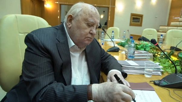 Gorbachev lança novo livro aos 87 anos e diz que não é o último Gorbachev lança novo livro aos 87 anos e diz que não é o último