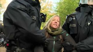 Hambacher Forst: Demonstranten leisten erheblichen Widerstand