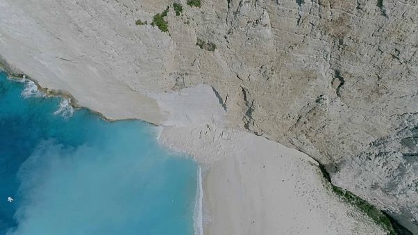 Traumstrand auf Zykanthos nach Felsenabgang gesperrt Traumstrand auf Zykanthos nach Felsenabgang gesperrt