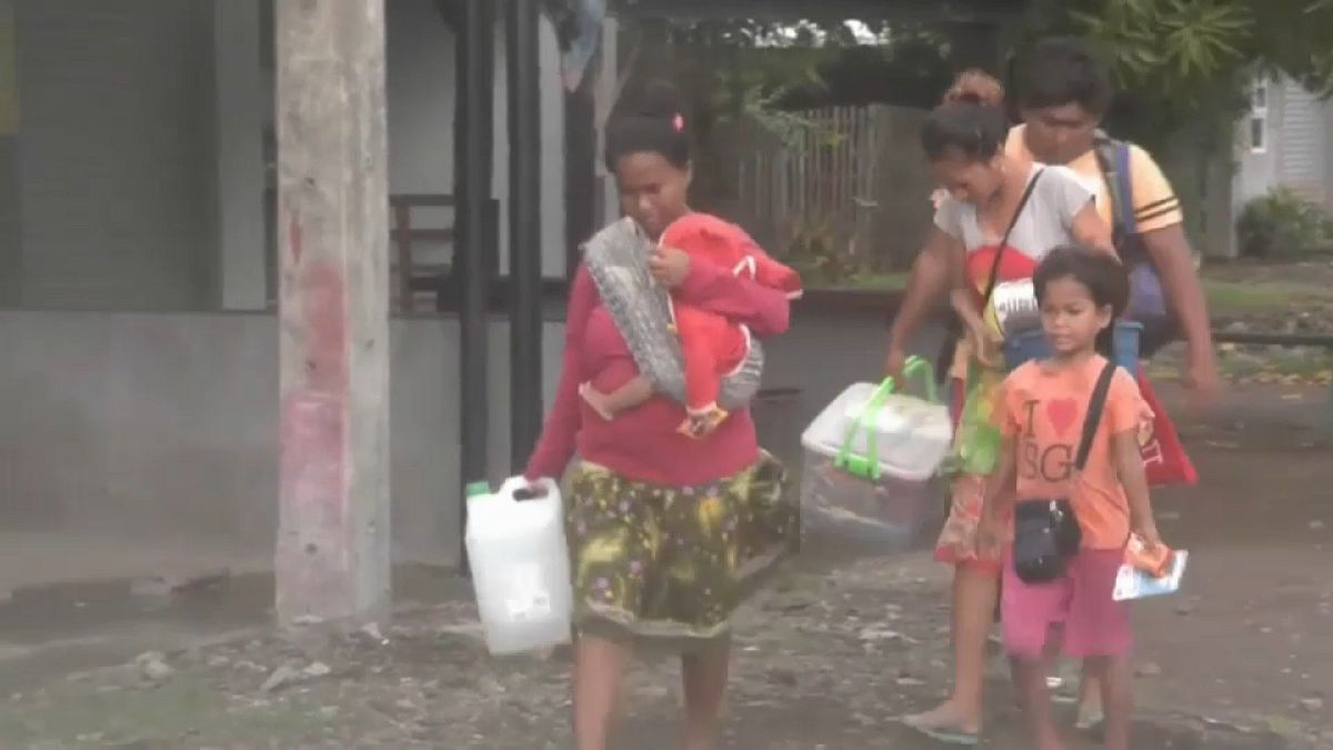 El ciclón Mangkhut ya está en Filipinas 