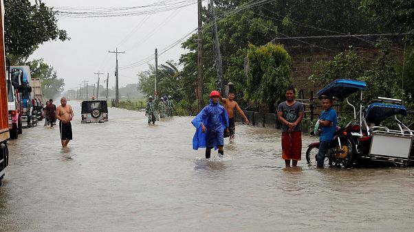 Le typhon Mangkhut frappe durement les Philippines Le typhon Mangkhut frappe durement les Philippines