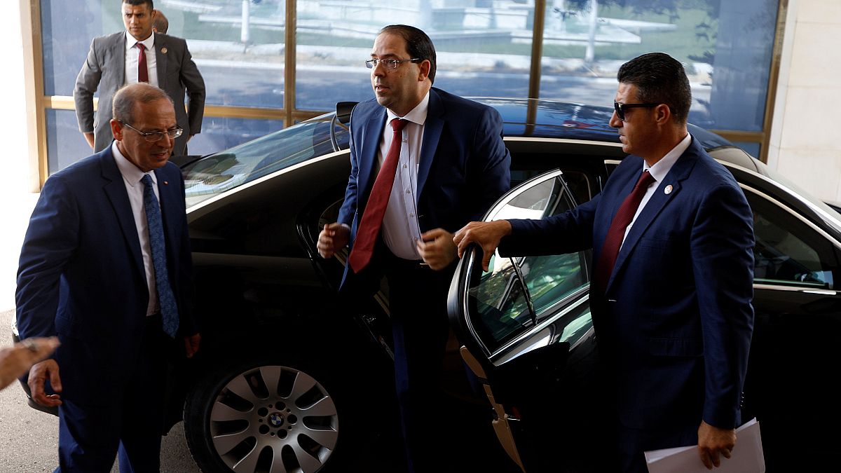 الحزب الحاكم في تونس يجمد عضوية رئيس الحكومة 