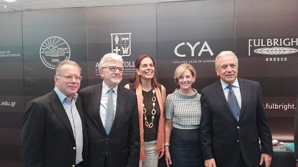 Δ. Αβραμόπουλος: «Η Ε.Ε. στο πλευρό της Ελλάδας» Δ. Αβραμόπουλος: «Η Ε.Ε. στο πλευρό της Ελλάδας»