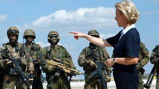 Alman Savunma Bakanı Ürdün'deki askeri üssü ziyaret etti
