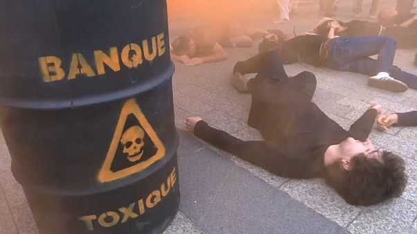 ATTAC protesta contra los responsables de la crisis financiera ATTAC protesta contra los responsables de la crisis financiera