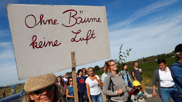 Hambacher Forst: Tausende protestieren gegen Abholzung Hambacher Forst: Tausende protestieren gegen Abholzung
