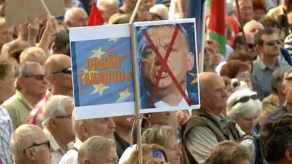 Európa mellett, Orbán ellen tüntettek Budapesten Európa mellett, Orbán ellen tüntettek Budapesten