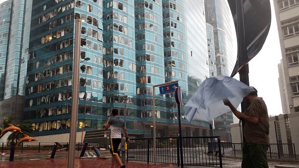 Video - Mangkhut Tayfunu Hong Konglulara zor anlar yaşattı Video - Mangkhut Tayfunu Hong Konglulara zor anlar yaşattı