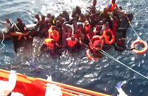 شاهد: إنقاذ 60 مهاجرا غير شرعي قبالة السواحل الإسبانية