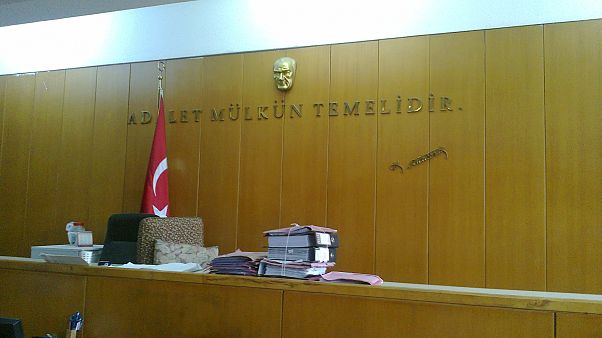 Türkiye'de tutuklu eski İngiliz askere örgüt üyeliğinden hapis cezası Türkiye'de tutuklu eski İngiliz askere örgüt üyeliğinden hapis cezası