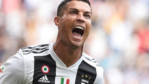 Ronaldo Juventus'taki ilk lig golünü attı, takımına galibiyeti getirdi Ronaldo Juventus'taki ilk lig golünü attı, takımına galibiyeti getirdi