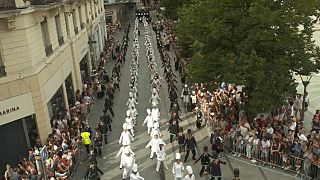 Hundreds of thousands turn out to "dance to peace" in Lyon Biennale