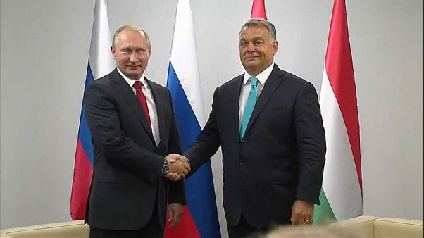 Rússia e Hungria aproximam-se Rússia e Hungria aproximam-se