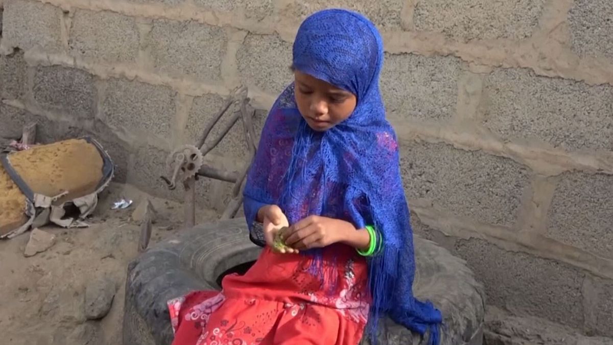 Children eat leaves in a bid to avoid starvation in war-torn Yemen