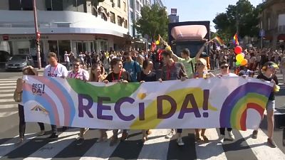 تظاهرة نادرة للمثليين في بلغراد بحضور رئيسة الوزراء والسفير الأمريكي