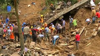 مخاوف من مقتل 100 شخص تحت أنقاض انهيار أرضي جراء إعصار الفلبين