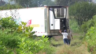157 muertos en un camión abandonado en México por falta de espacio en la morgue