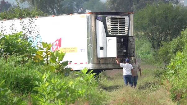 157 muertos en un camión abandonado en México por falta de espacio en la morgue 157 muertos en un camión abandonado en México por falta de espacio en la morgue