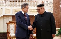Пхеньян встречает Мун Чжэ Ина