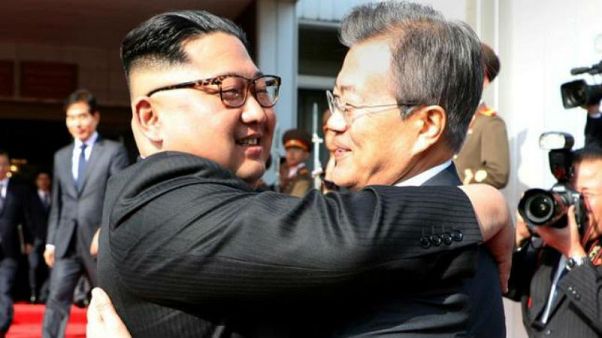 Koreli liderler üçüncü tarihi zirve için Pyongyang'da biraraya geldi Koreli liderler üçüncü tarihi zirve için Pyongyang'da biraraya geldi