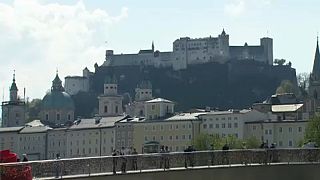 Brexit e imigrantes dominam agenda de Salzburgo