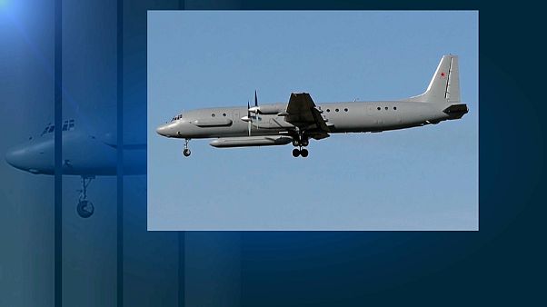 Avião russo abatido pela defesa antiaérea síria Avião russo abatido pela defesa antiaérea síria
