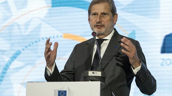 Χαν: «Θα ήθελα να μιλάω για Βόρεια Μακεδονία στο μέλλον» Χαν: «Θα ήθελα να μιλάω για Βόρεια Μακεδονία στο μέλλον»