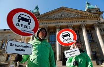 نشطاء من منظمة Greenpeace أمام المحكمة الإدارية الفيدرالية الألمانية