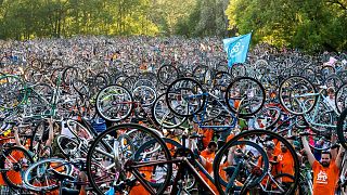 Bringasávos Duna-partért demonstrálnak a kerékpárosok