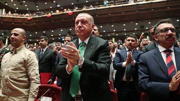 Erdoğan: Kriz mıriz yok, bundan sonra dolarla avro ile kira mira da yok Erdoğan: Kriz mıriz yok, bundan sonra dolarla avro ile kira mira da yok