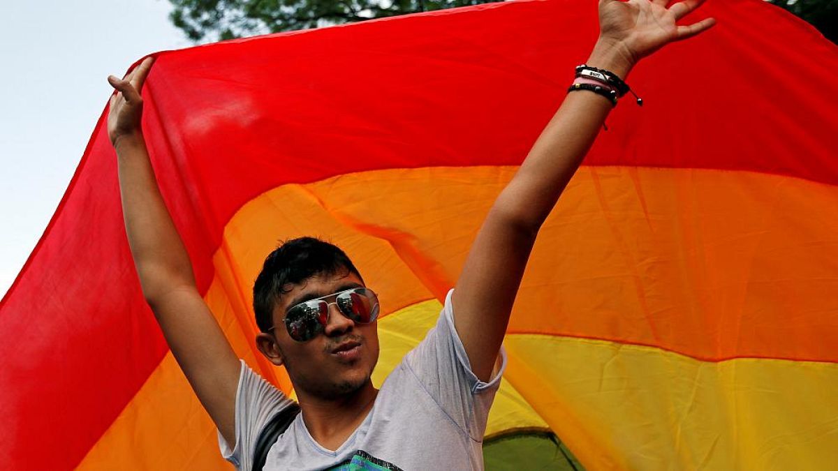 Rumanía anuncia referéndum para obstaculizar las uniones homosexuales
