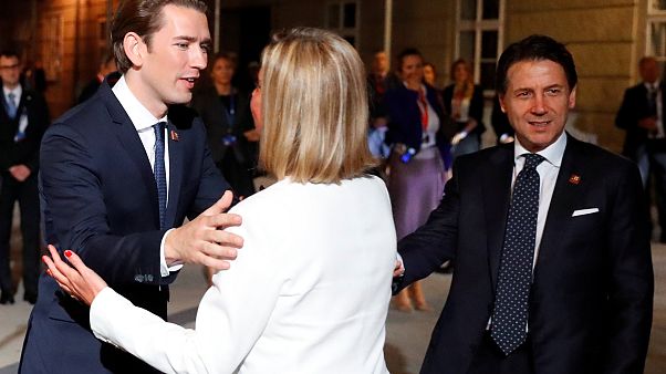 Sebastian Kurz recebe Federica Mogherini diante de Giuseppe Conte Sebastian Kurz recebe Federica Mogherini diante de Giuseppe Conte