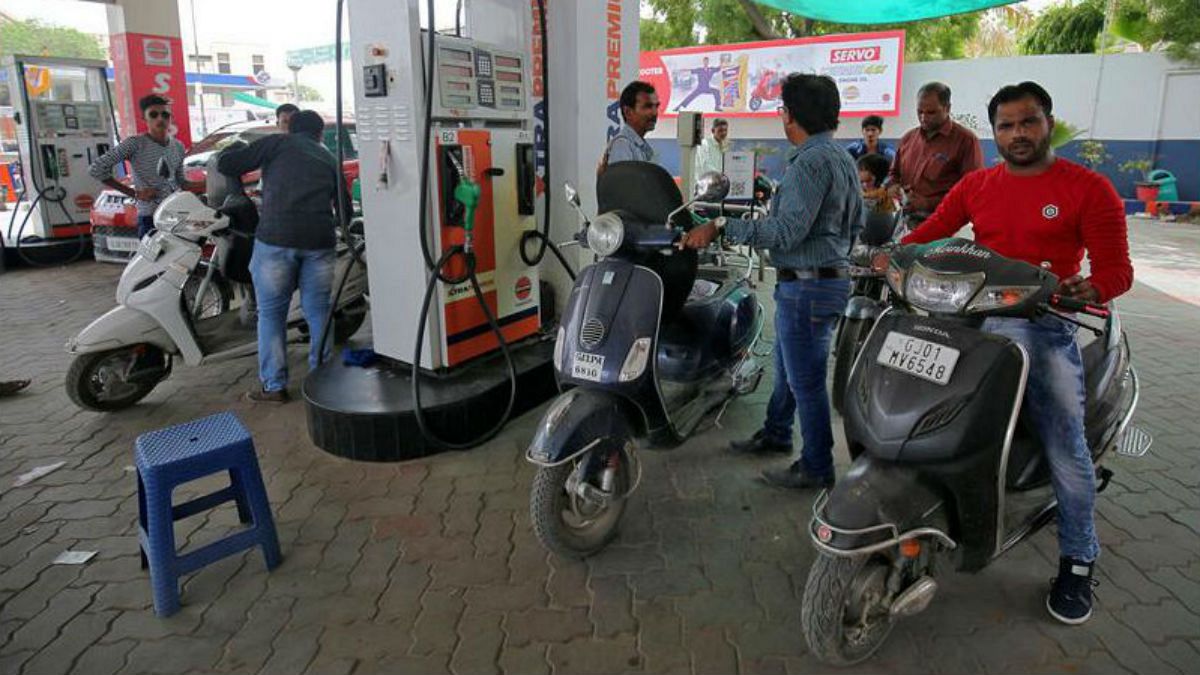 کاهش واردات نفت ایران و وقوع بحران بنزین و نارضایتی عمومی در هند