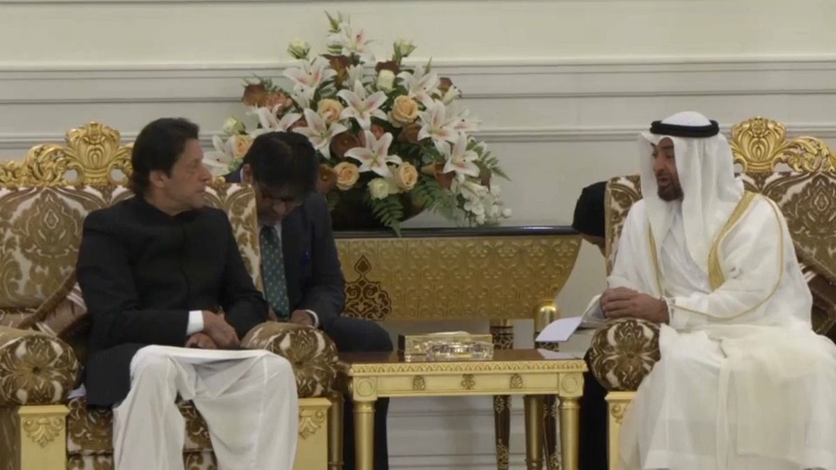 شاهد: رئيس وزراء باكستان عمران خان يلتقي ولي عهد أبو ظبي محمد بن زايد