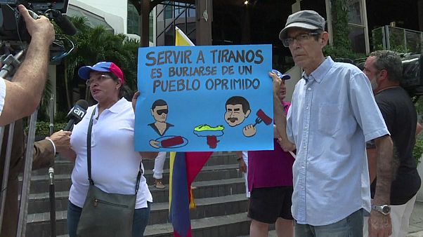 Venezuelalılardan Nusret'e tuzlu protesto: Kasaplar birbiriyle iyi anlaşır Venezuelalılardan Nusret'e tuzlu protesto: Kasaplar birbiriyle iyi anlaşır