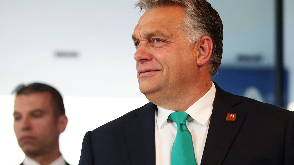 Lazára vette a figurát Orbán: farmerben érkezett a salzburgi csúcsra